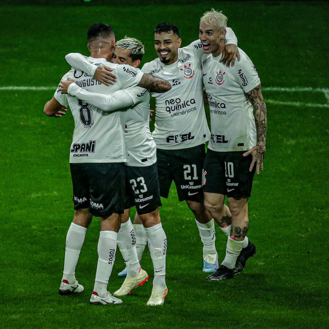 Corinthians supera o Atlético-MG e avança na Copa do Brasil