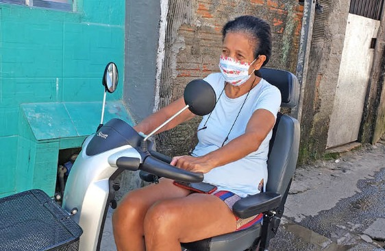 Ana Bernarda faz um trabalho incansável na Vila Pantanal, no bairro do Saboó, em Santos