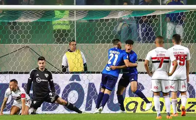 Cruzeiro vence o São Paulo
