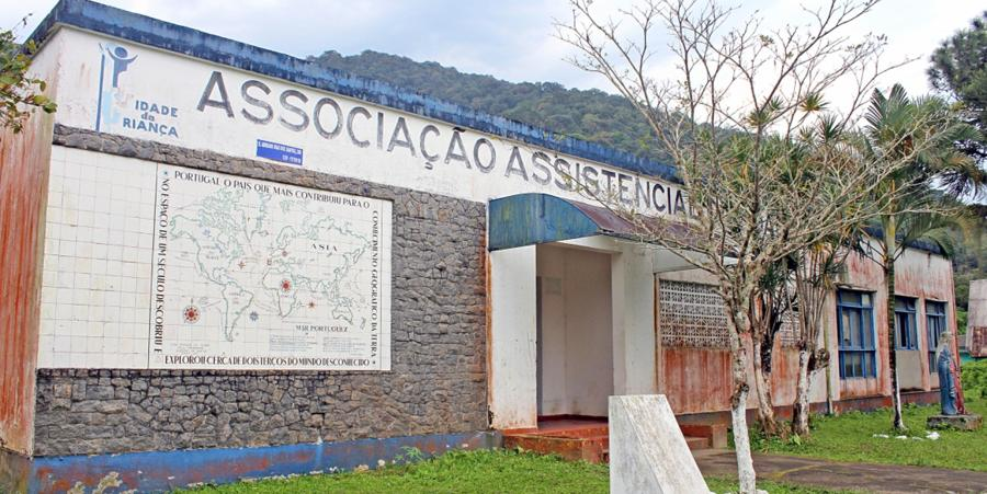 A Cidade da Criança possui uma área imensa, repleta de edificações, que poderia servir de sede para inúmeros projetos para a Baixada