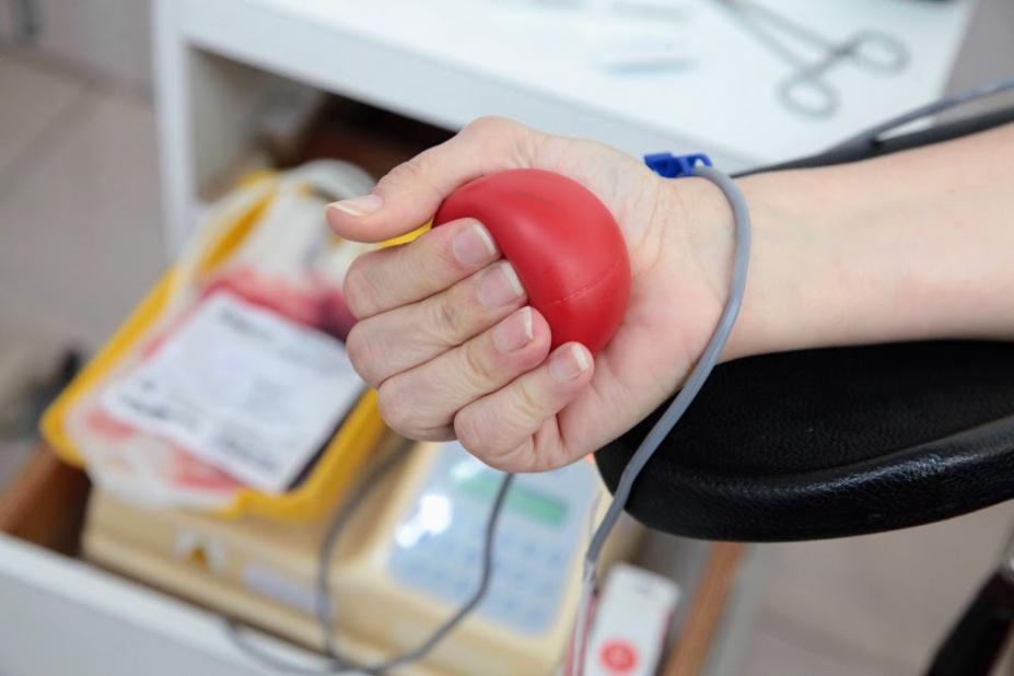 Equipes médicas dependem de doações de sangue para garantir o sucesso de procedimentos complexos
