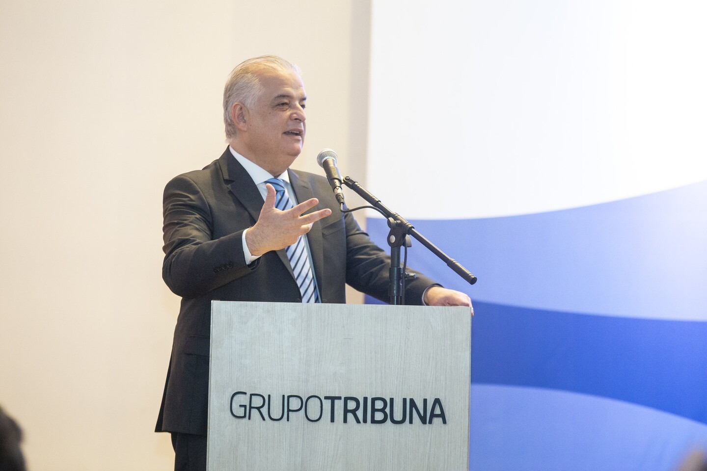 O prefeito de Guarujá participou do painel "Conectividade e Mobilidade", ao lado do ministro, do presidente da Frente Parlamentar Mista de Portos e Aeroportos