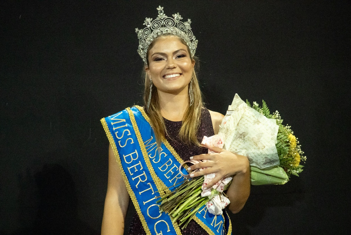 Carolinny foi selecionada como Miss Bertioga em setembro de 2022