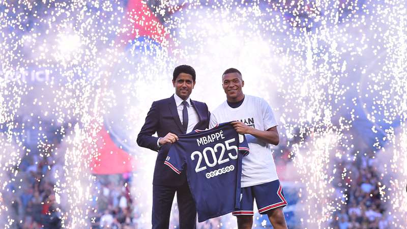 Mbappé renovou com o PSG com cláusula opcional até 2025