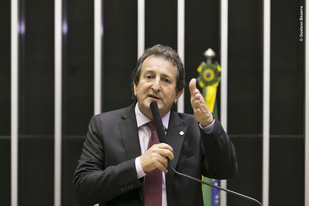 Para o presidente da Frente Parlamentar Ambientalista, o país precisa liderar também a agenda interna