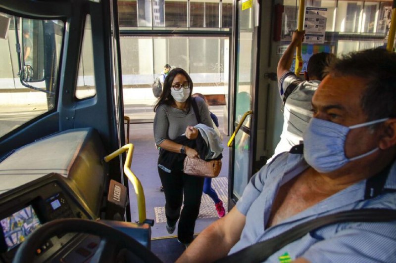 A pasta também reitera a importância da vacinação contra a covid-19, disponível para toda a população acima de 6 meses de idade