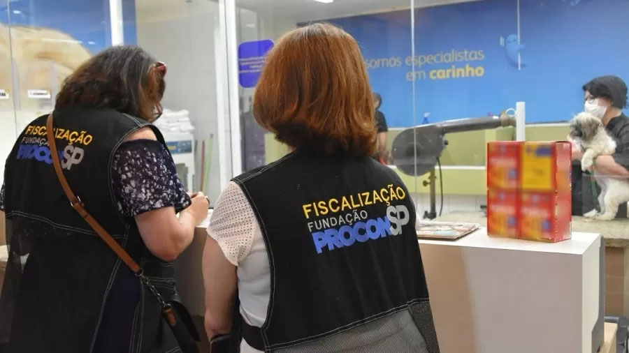 As empresas faturam com a falta de informação dos direitos que são conferidos pela constituição