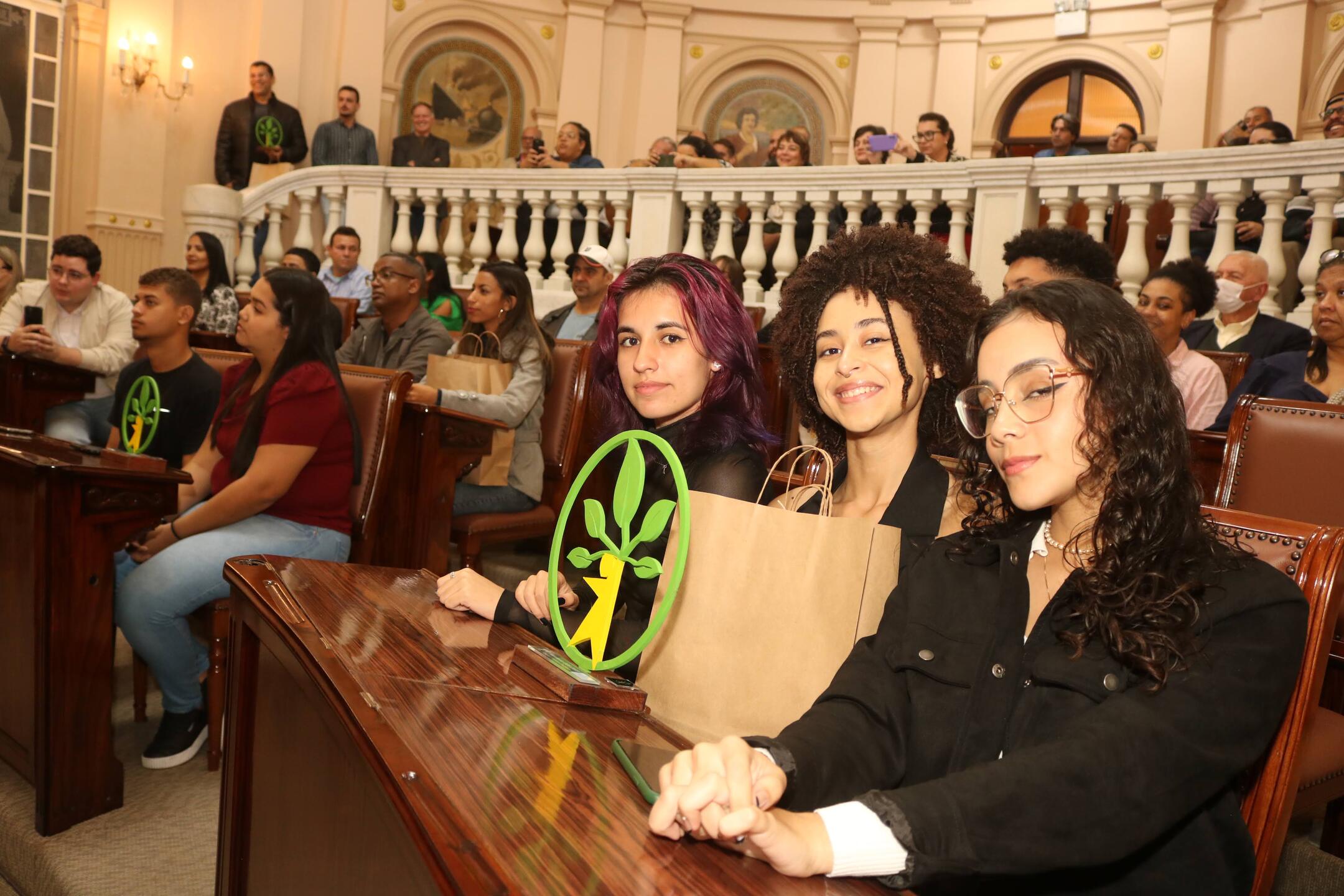 Além de bolsa na instituição de ensino, o grupo vencedor e 2&ordm; e 3&ordm; colocados na competição terão direito a tirar seus projetos do papel por meio de uma incubação na Fundação Parque Tecnológico de Santos