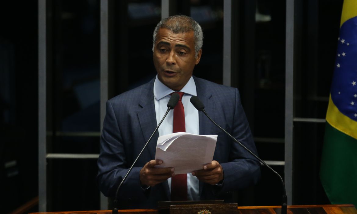 Ex-jogador de futebol, Romário, que já foi deputado federal, está no segundo mandato no Senado Federal