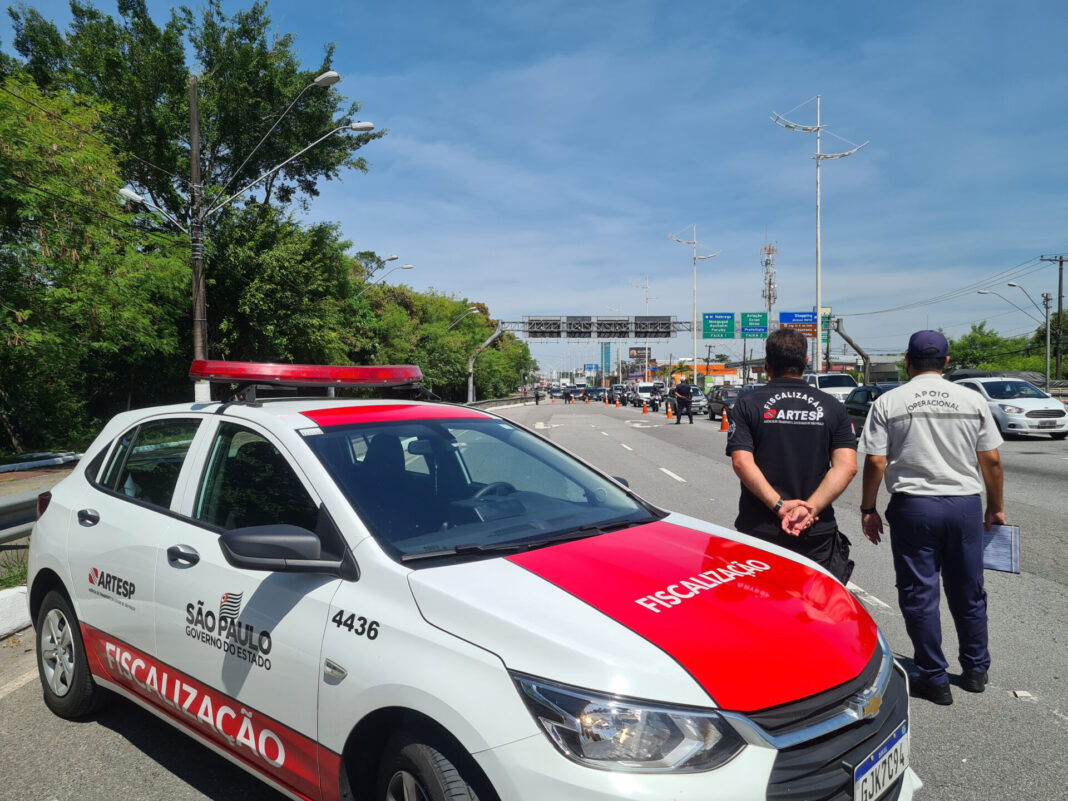 O Sistema Intermunicipal de Transporte de Passageiros opera com 2.113 empresas (entre as que realizam o transporte regular e por fretamento) regularizadas junto à ARTESP, com mais de 22 mil ônibus