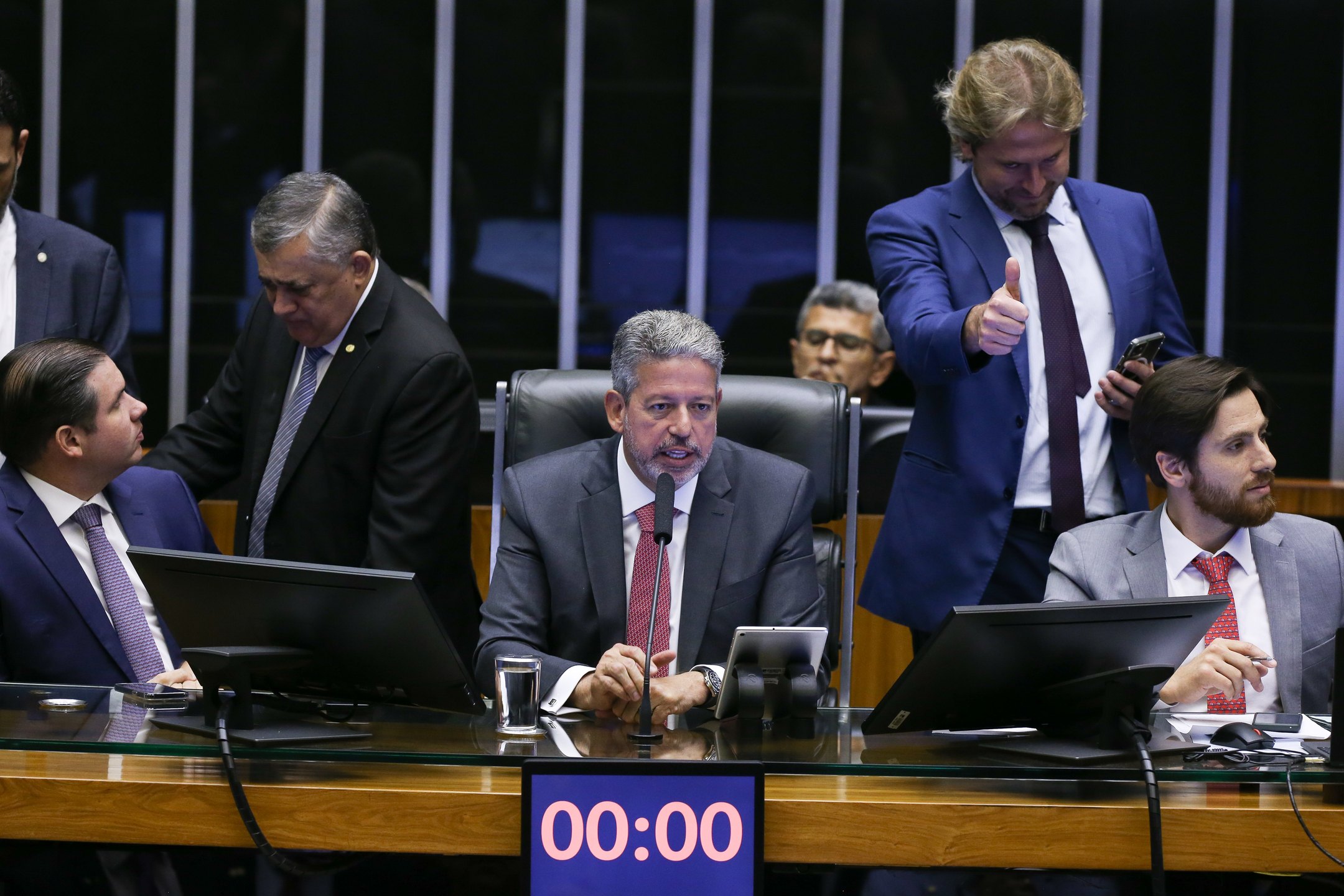 A proposta de emenda à Constituição (PEC), caso aprovada em definitivo no Congresso, simplificará e unificará os tributos sobre o consumo e representa apenas a primeira etapa da reforma