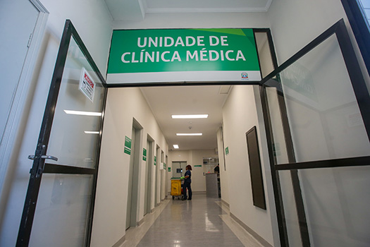 São 44 leitos de enfermaria de clínica médica remodelados em todas as suas dependências