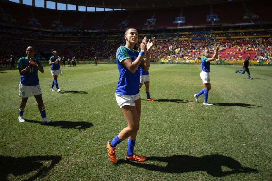 A zagueira passou parte da adolescência na Primeira Cidade do Brasil e morava por aqui quando seu sonho no futebol começou a se tornar realidade