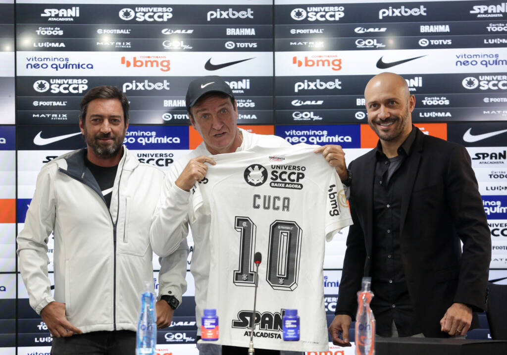 Cuca foi apresentado em abril pelo Corinthians