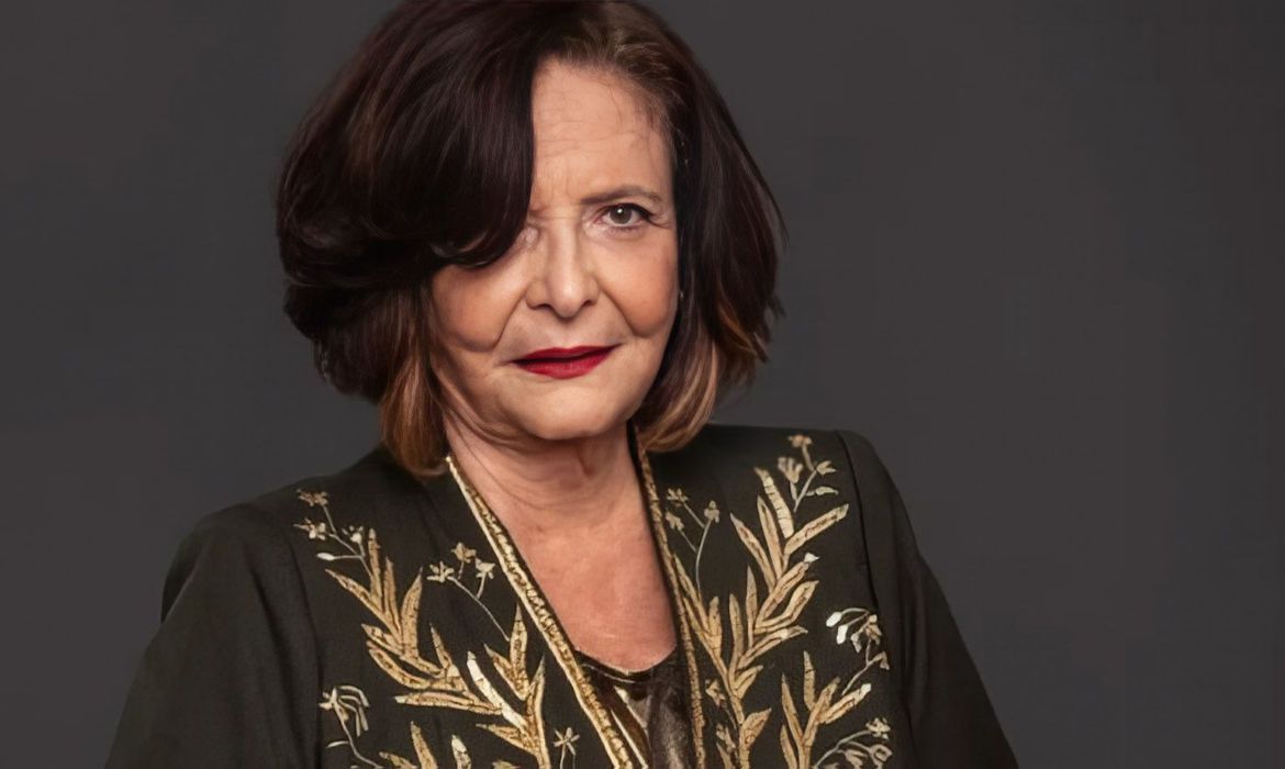 A escritora Heloísa Teixeira tomou posse da cadeira 30 da Academia Brasileira de Letras (ABL)