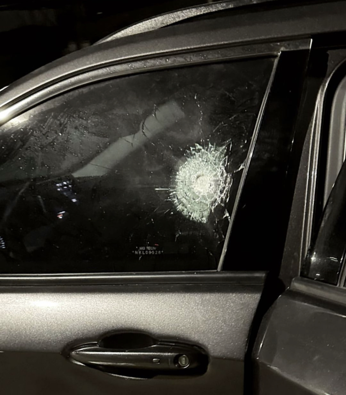 Carro do DJ Pedro Sampaio, que foi alvejado com tiros, era blindado