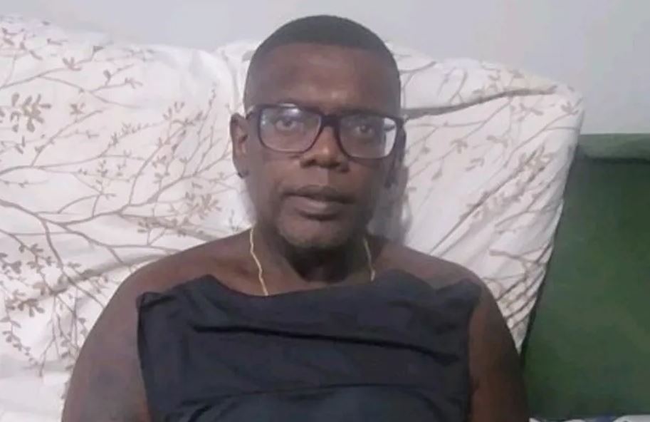 O cantor MC Marcinho segue internado e seu quadro de saúde é considerado estável, embora necessite de cuidados intensivos