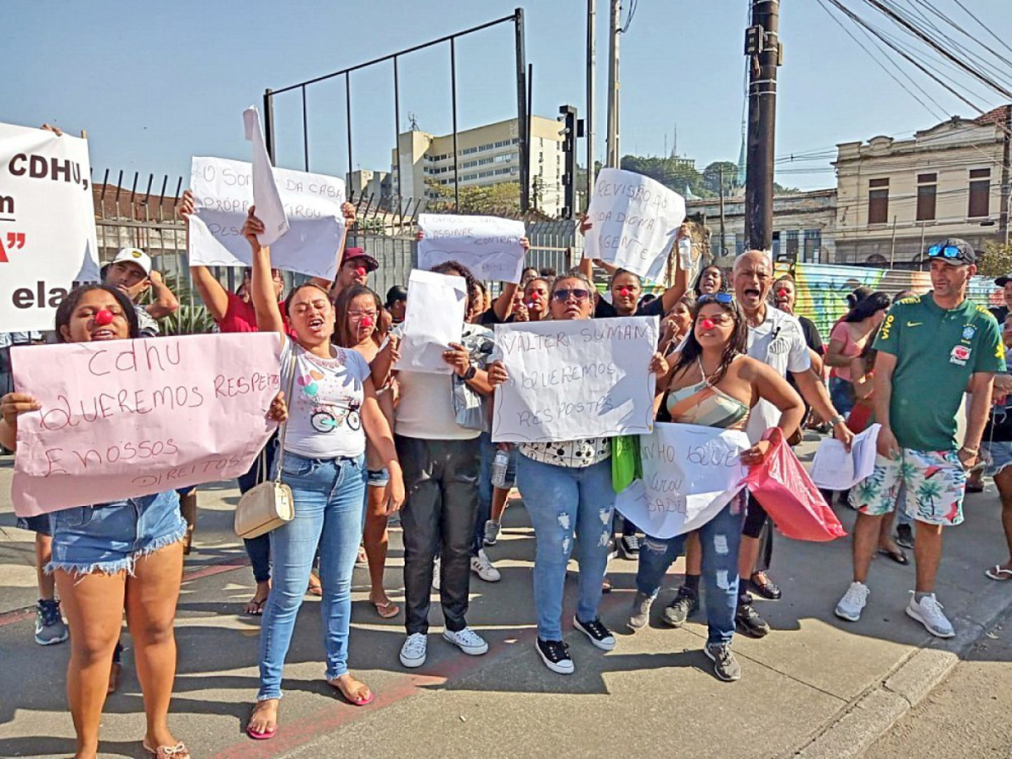Manifestação foi na Rua João Pessoa, no Centro de Santos