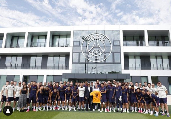 O acidente de Sergio Rico aconteceu no dia 28 de maio, quando ele andava a cavalo na Espanha