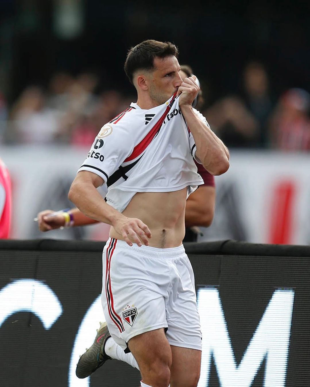 Calleri foi o nome do jogo no Morumbi, com dois gols marcados