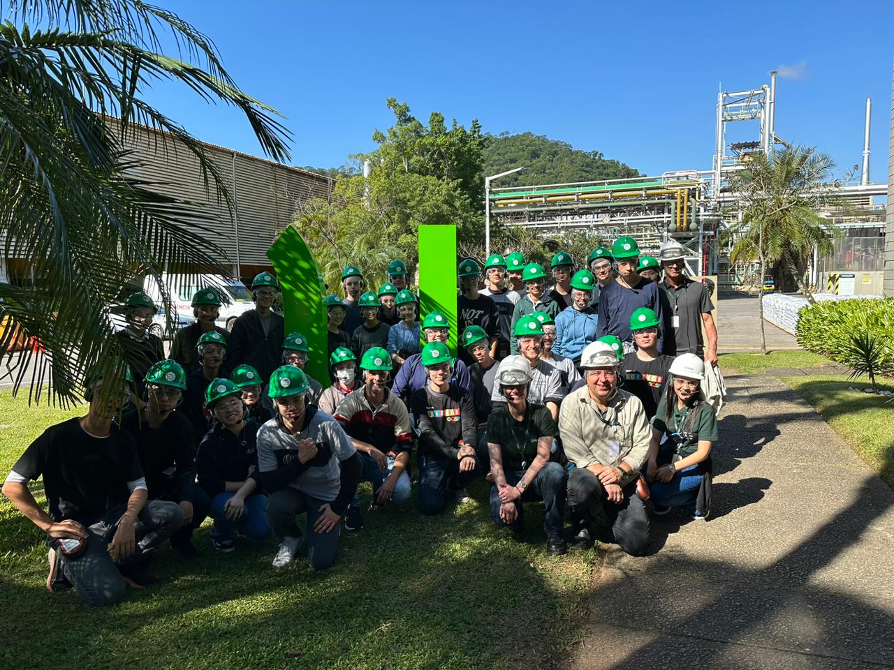 A ação educativa visa fomentar o conhecimento dos estudantes pela química