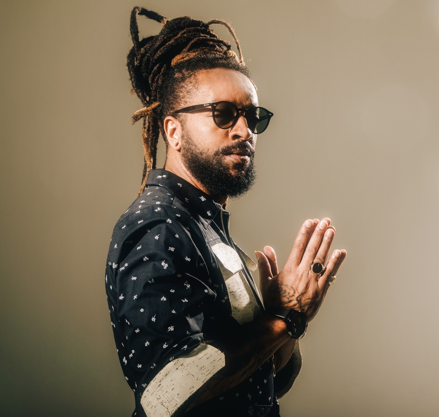 RAEL é um dos nomes que orgulha a nova cena musical brasileira