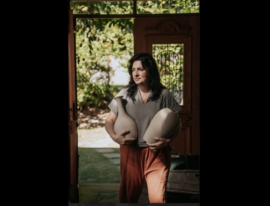 Ceramista participa do Congresso Nacional de Técnicas para as Artes de Fogo, que acontece no Brasil anualmente com peças desenvolvidas exclusivamente para o evento