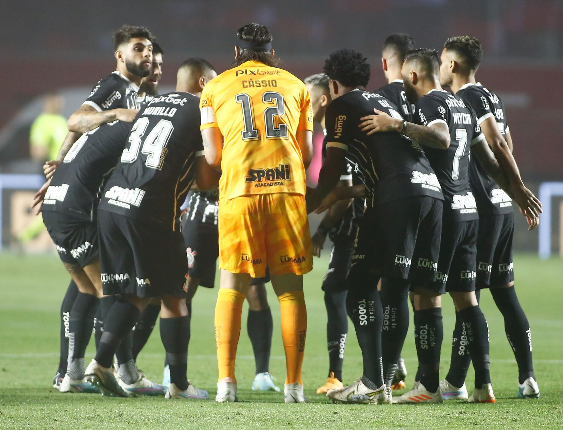 Em reunião após a derrota, o técnico Vanderlei Luxemburgo, o presidente Duilio Monteiro Alves e o gerente Alessandro decidiram priorizar a Sul-Americana