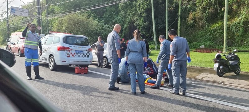 Um acidente envolvendo um motociclista paralisou o trânsito na Avenida Martins Fontes