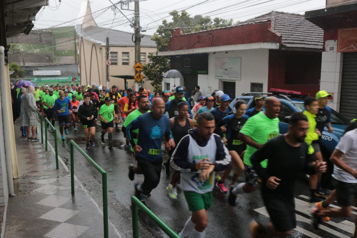 Corrida Rústica dos Morros, realizada neste domingo (13) de Dia dos Pais