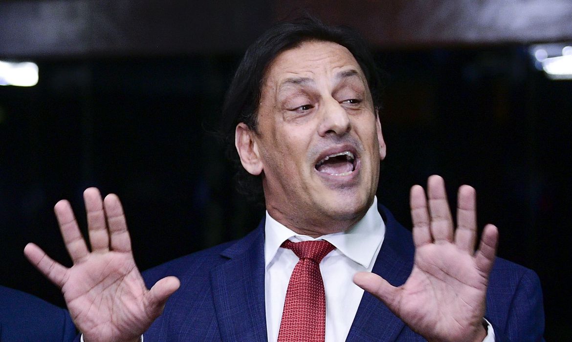 Ele também negou que tenha sido designado para reaver o relógio que havia sido vendido no país anteriormente