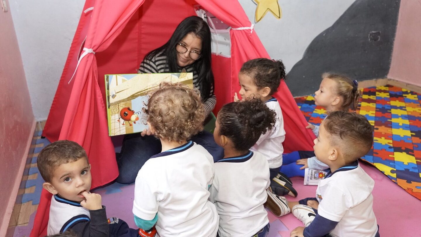 Pais e responsáveis que possuem crianças na lista de espera dos Neims ou Neics devem atualizar os seus dados