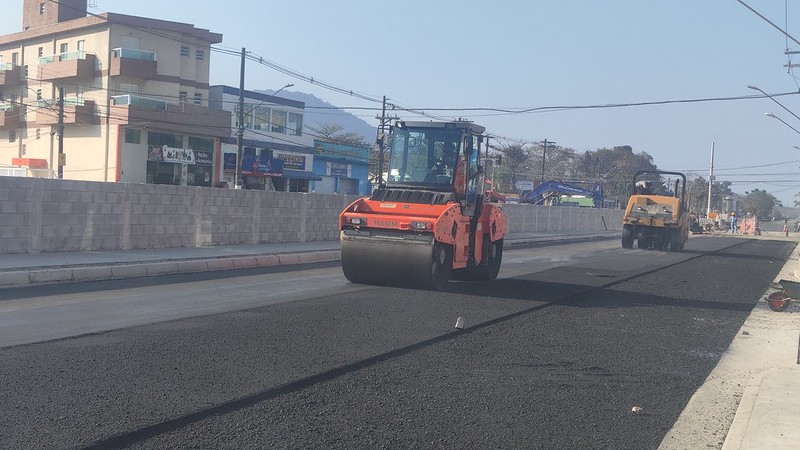 Asfalto na Enseada ganha nova etapa