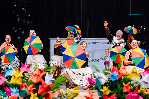Para participar é preciso ter idade a partir de 59 anos, ter noção de dança, ritmo e gostar de trabalhar em grupo