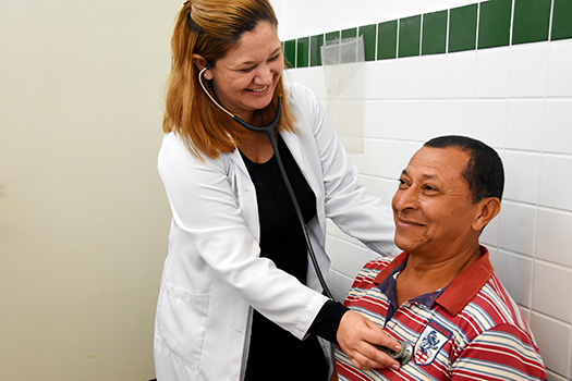 Há 10 anos no Brasil, a médica cubana Adany Lopez Sabina, 43 anos, escolheu Praia Grande para trabalhar e morar