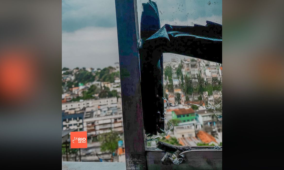 A Secretaria de Polícia Civil informou que a investigação está em andamento na Delegacia de Homicídios da Capital (DHC)