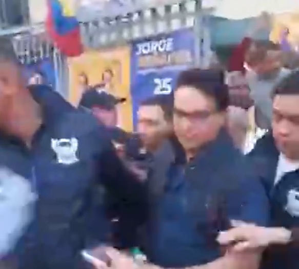 Fernando Villavicencio, momentos antes de ser assassinado