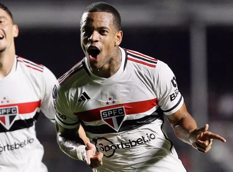 O lateral voltou de lesão recentemente e soma três jogos, tendo sido titular apenas contra o Santos