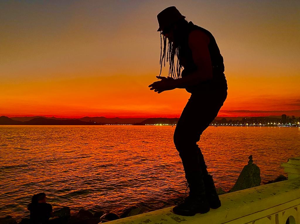 A reinterpretação da música ganha uma mistura de ragga com dancehall e o cenário escolhido para compor essa fase foi a cidade de Santos, no litoral de São Paulo