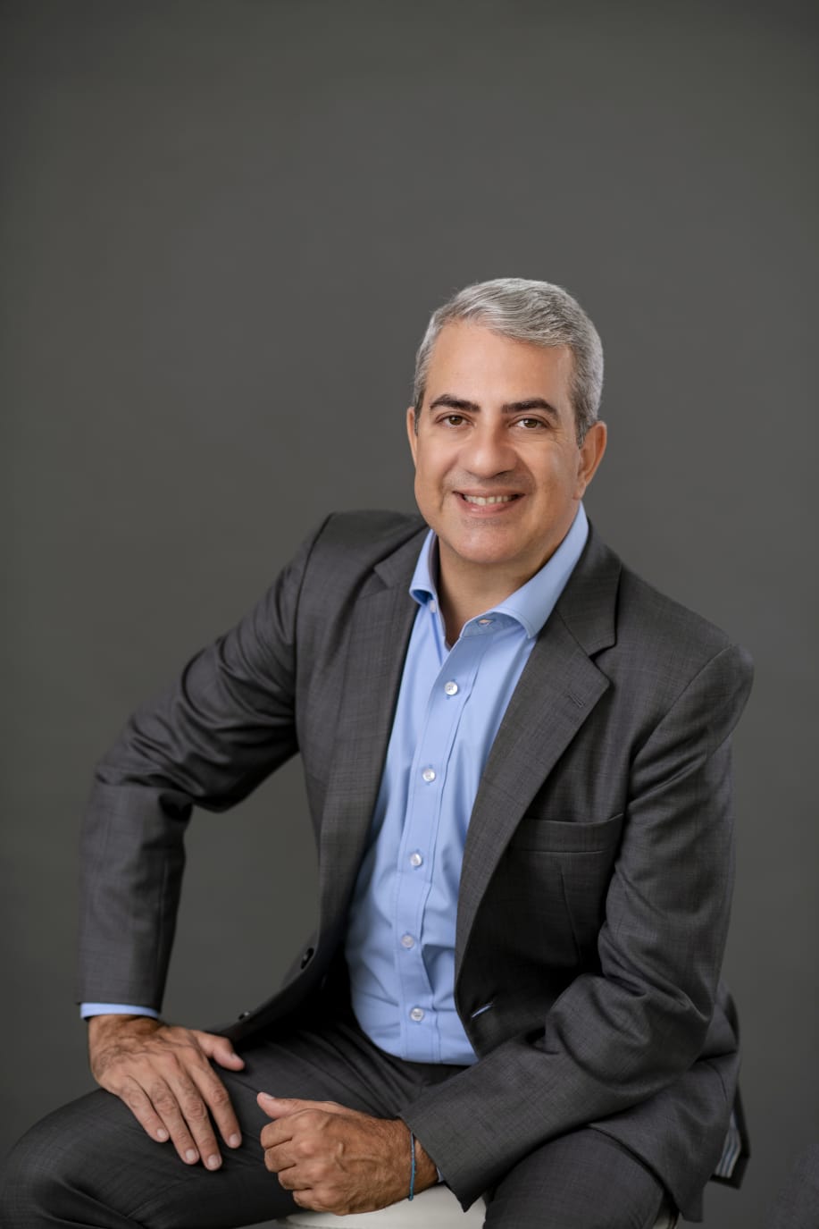 O voto no Brasil é obrigatório para os maiores de 18 anos e facultativo para os analfabetos, os maiores de 70 anos e os jovens de 16 e 17 anos