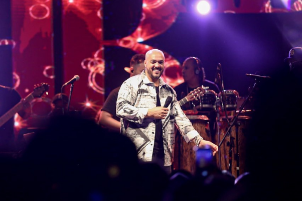 Belo se apresenta no Blue Med Convention Center