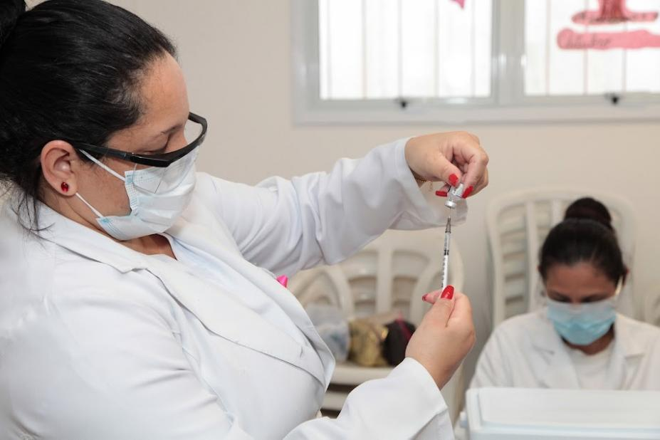 Unidades oferecem imunização contra a covid e outras doenças