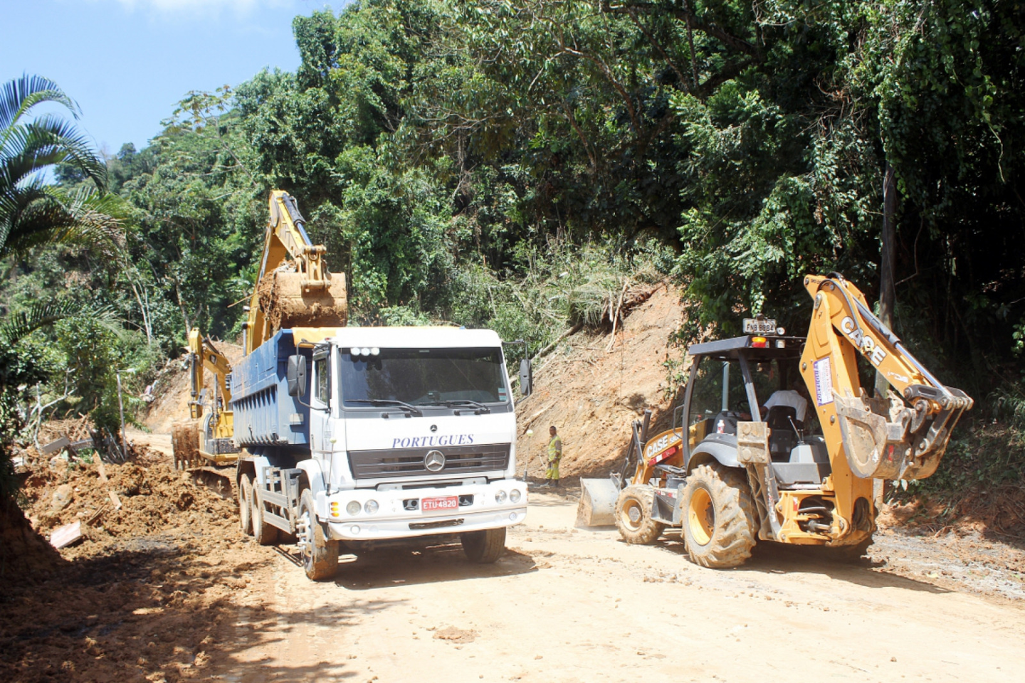 Moradores querem obras de contenção nos morros e encostas