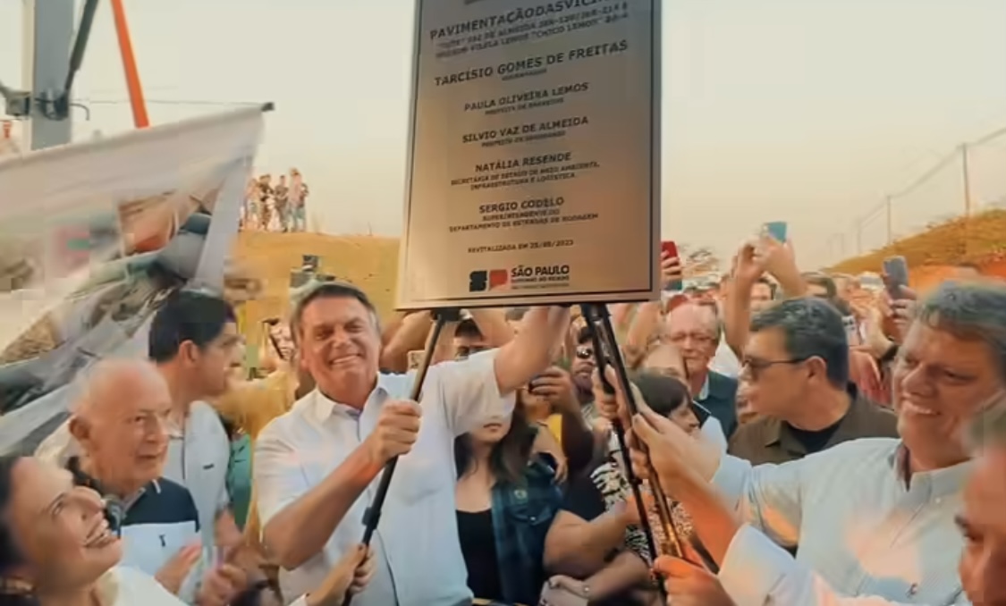 Bolsonaro e Tarcísio durante Festa do Peão, em Barretos