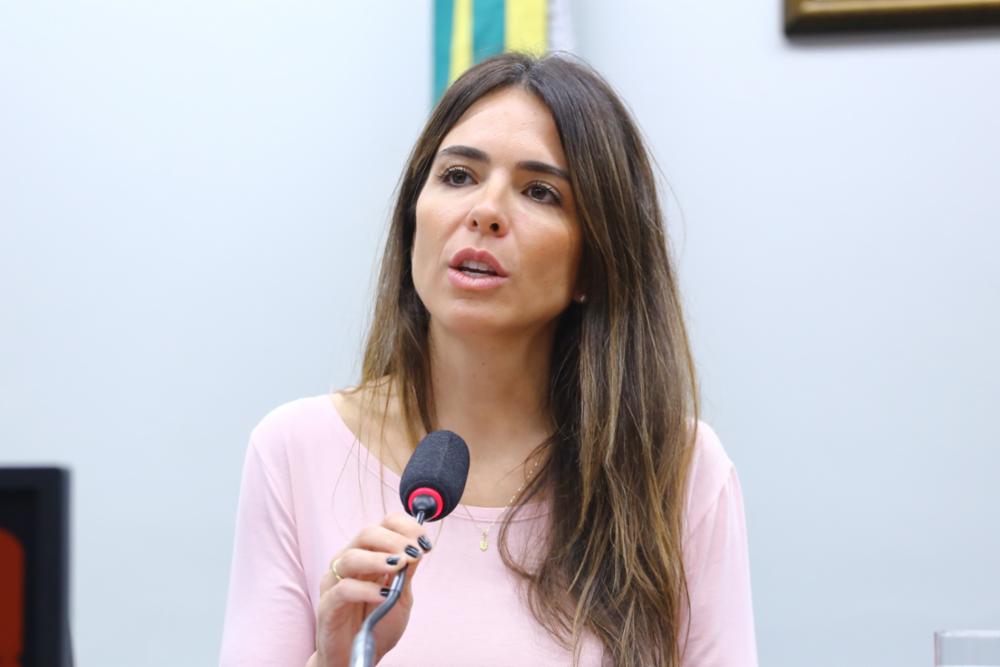 Para a deputada, garantir previsibilidade para os 17 setores que mais empregam no Brasil é urgente!