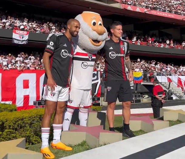 Lucas e James foram apresentados para a torcida do São Paulo