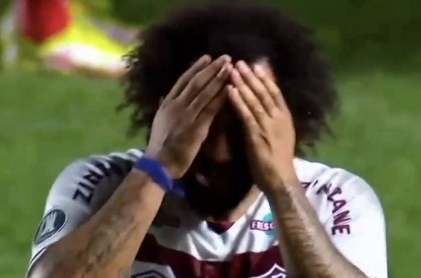 O camisa 12 foi punido aos 10 minutos do segundo tempo, após lance em que acabou pisando na perna do zagueiro Luciano Sánchez