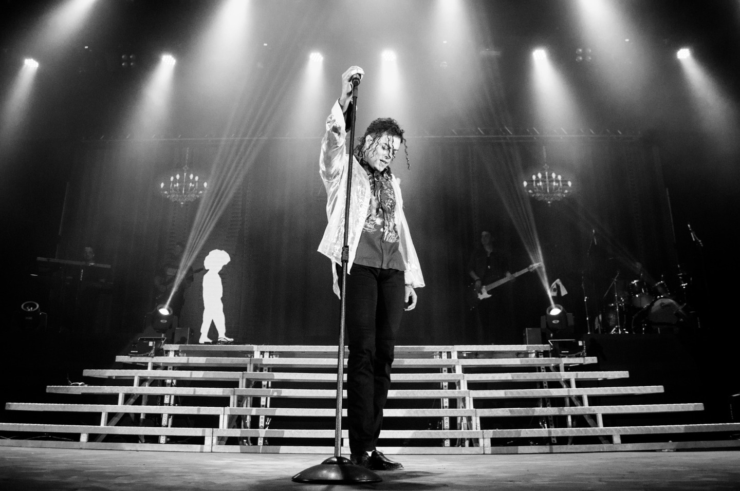 Show de Rodrigo Teaser, cover oficial do astro Michael Jackson, será ao vivo, na Praça de Eventos do Litoral Plaza, às 19h