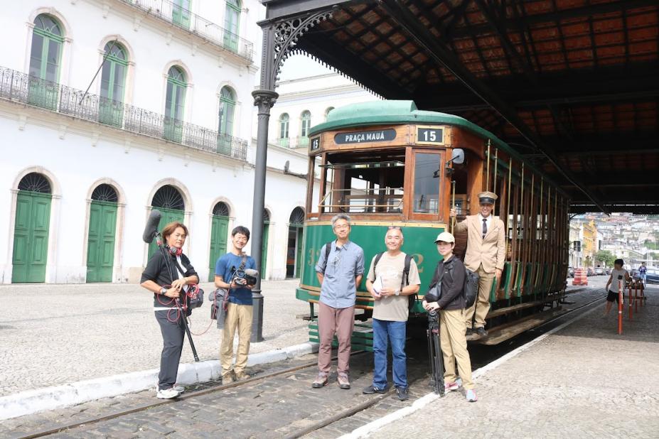 Canal estatal japonês grava documentário sobre os trens na América do Sul