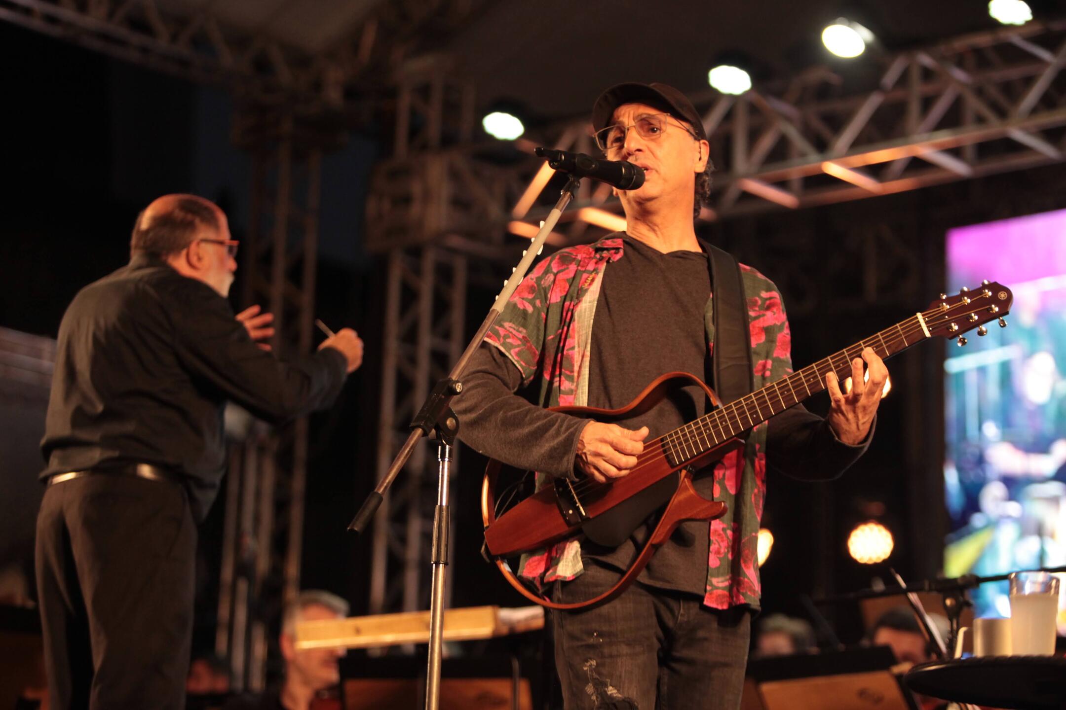 Zé Baleiro e a Orquestra Sinfônica Municipal de Santos presentearam milhares pessoas